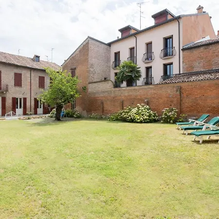 Homestay Palazzo Sabbioni Del Conte Elegant In Old Monastery Center Ferrara