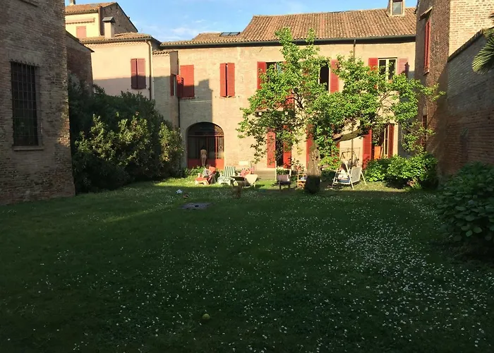 Alloggio in famiglia Palazzo Sabbioni Del Conte Elegant In Old Monastery Center Ferrara